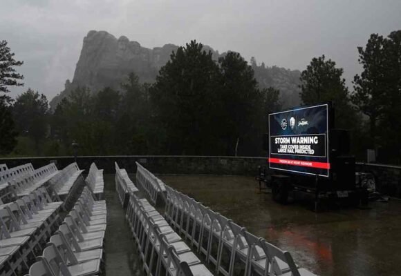 Trump to kick off independence celebrations as heatwave grips US